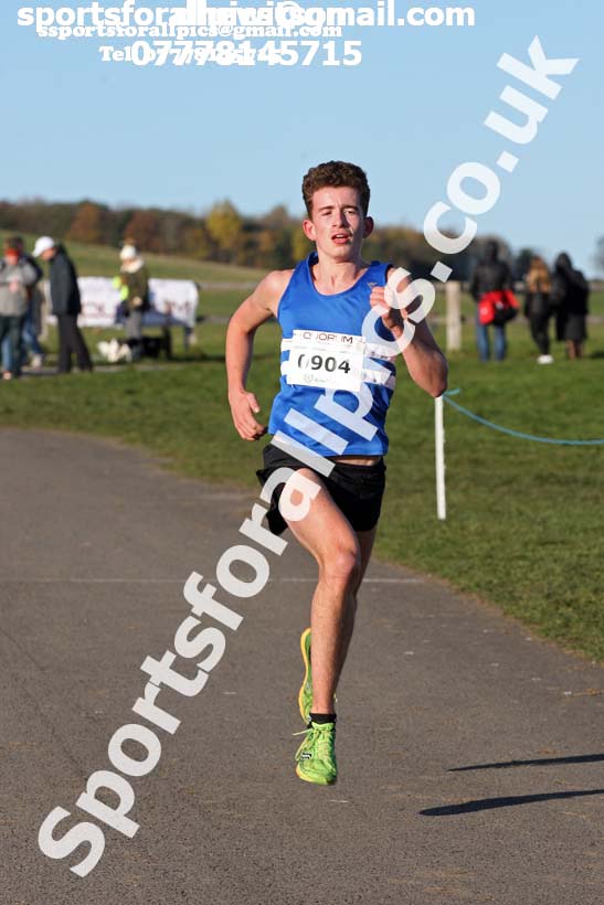 Mens and Womens 16s to under-20s Heaton Harriers Memorial Road Races, Newcastle. Photo:  David T. Hewitson/Sports for All Pics